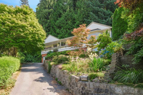 5560 Greenleaf Road, West Vancouver, BC 