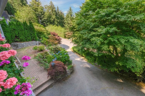 5560 Greenleaf Road, West Vancouver, BC 