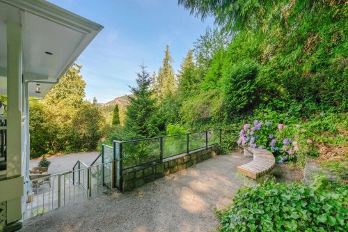 5560 Greenleaf Road, West Vancouver, BC 