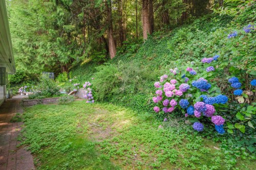 5560 Greenleaf Road, West Vancouver, BC 