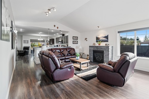 6252 Oracle Road, Sechelt, BC 