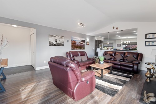 6252 Oracle Road, Sechelt, BC 