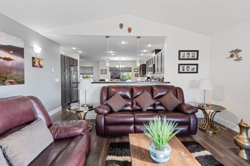 6252 Oracle Road, Sechelt, BC 