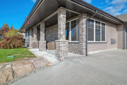 6252 Oracle Road, Sechelt, BC 