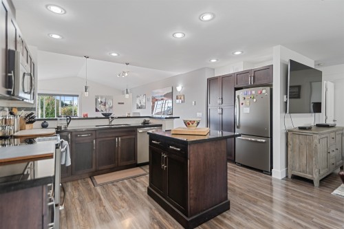 6252 Oracle Road, Sechelt, BC 