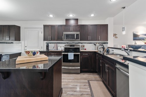 6252 Oracle Road, Sechelt, BC 