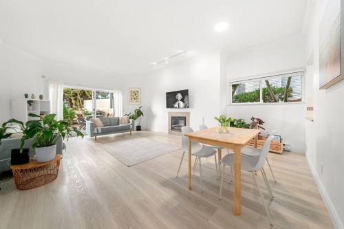 101-2408 Haywood Avenue  West Vancouver, BC V7V 1Y1