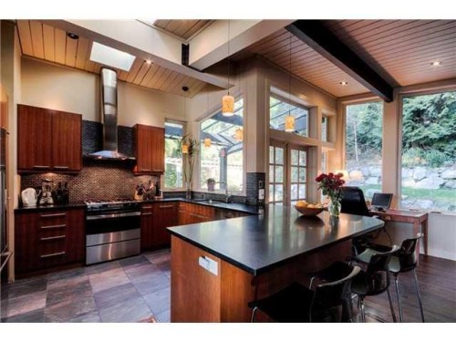 4035 Rose Crescent, West Vancouver, BC 