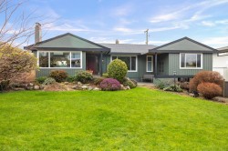 935 Beaconsfield Road  North Vancouver, BC V7R 1S7
