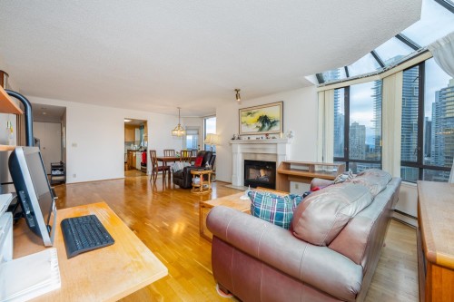 1601-6282 Kathleen Avenue, Burnaby, BC 