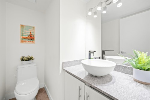 3192 Mountain Highway, North Vancouver, BC 