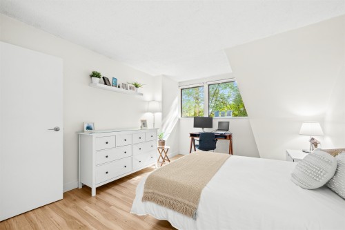 3192 Mountain Highway, North Vancouver, BC 