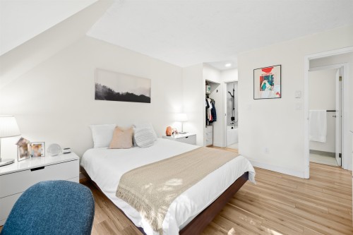 3192 Mountain Highway, North Vancouver, BC 