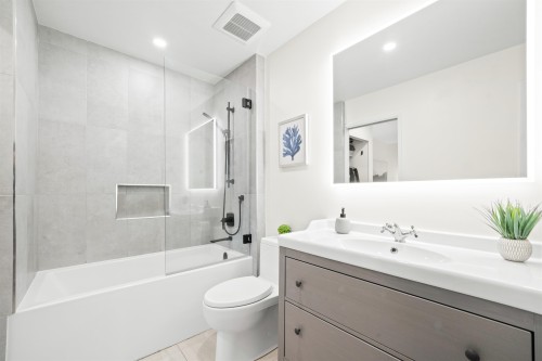 3192 Mountain Highway, North Vancouver, BC 