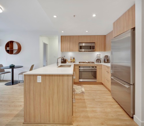 206-1061 Marine Drive, North Vancouver, BC 