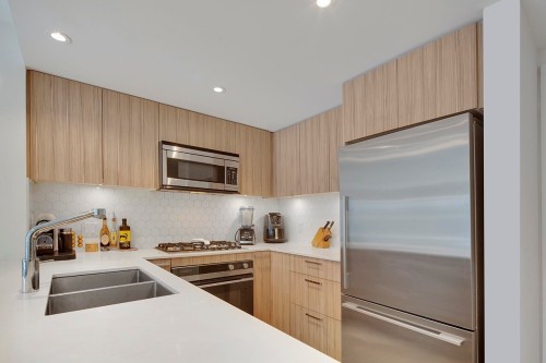 206-1061 Marine Drive, North Vancouver, BC 