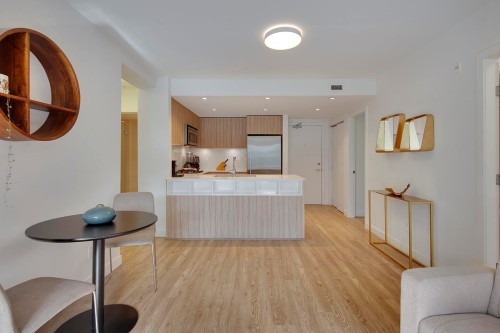 206-1061 Marine Drive, North Vancouver, BC 