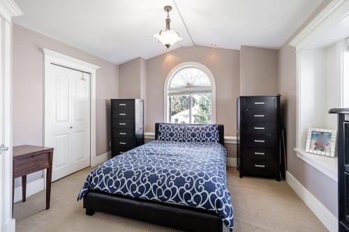 8588 Armstrong Avenue, Burnaby, BC 