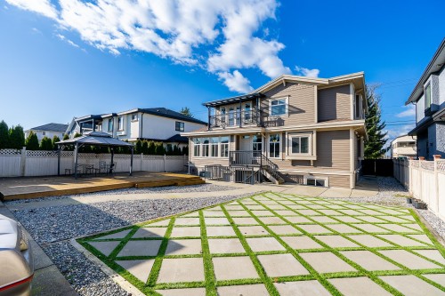 8588 Armstrong Avenue, Burnaby, BC 