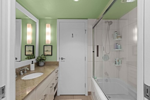 807-683 Victoria Park W, North Vancouver, BC 