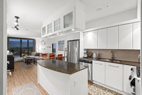 807-683 Victoria Park W, North Vancouver, BC 