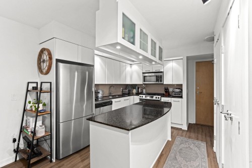 807-683 Victoria Park W, North Vancouver, BC 