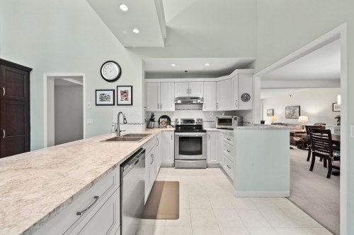 401-1154 Westwood Street, Coquitlam, BC 