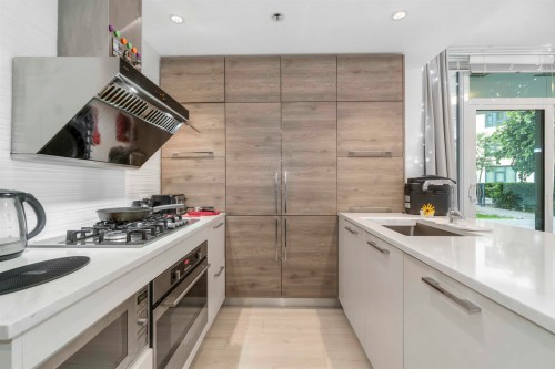 402-7388 Kingsway, Burnaby, BC 