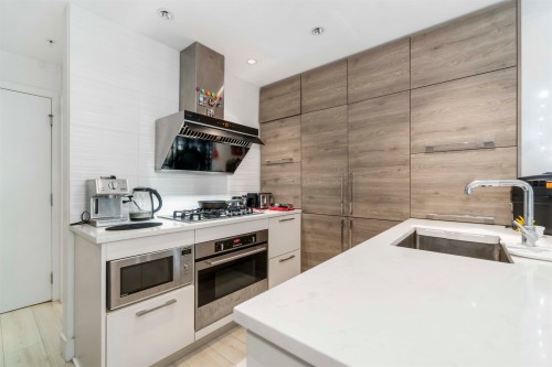 402-7388 Kingsway, Burnaby, BC 