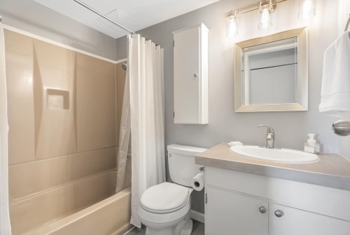 213-230 Mowat Street, New Westminster, BC 