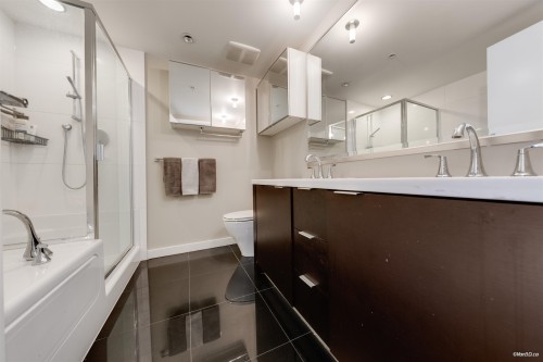 2705-918 Cooperage Way, Vancouver, BC 