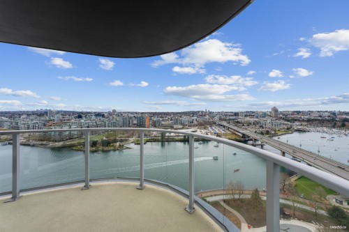 2705-918 Cooperage Way, Vancouver, BC 