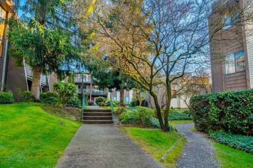 222-3921 Carrigan Court, Burnaby, BC 