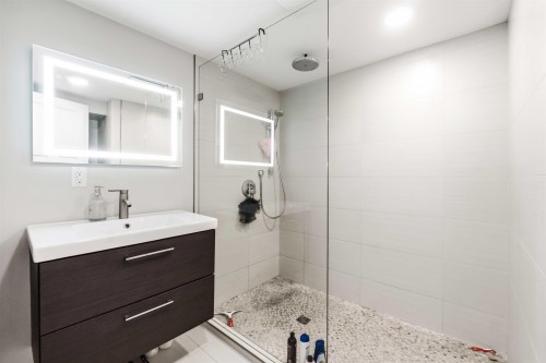 11953 221 Street, Maple Ridge, BC 