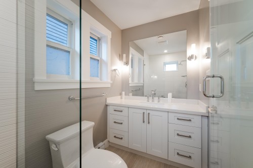 1805 7Th Avenue E, Vancouver, BC 