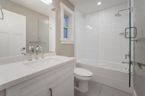 1805 7Th Avenue E, Vancouver, BC 