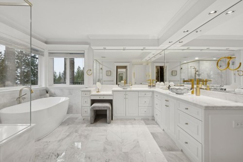 4081 Woodbury Avenue, North Vancouver, BC 