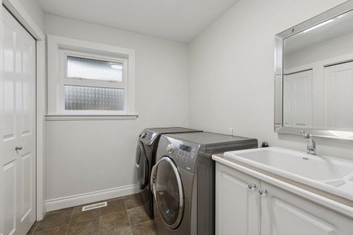 4081 Woodbury Avenue, North Vancouver, BC 