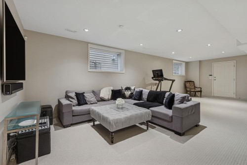 4081 Woodbury Avenue, North Vancouver, BC 