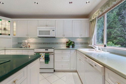 5427 Cliffridge Avenue, North Vancouver, BC 