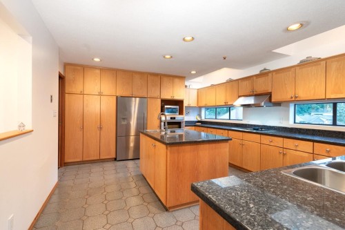 1605 Lockehaven Road, North Vancouver, BC 