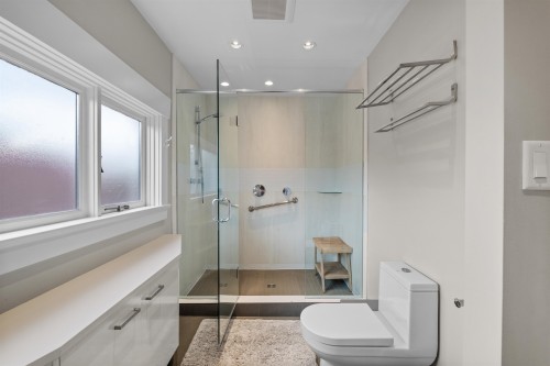 3044 Point Grey Road, Vancouver, BC 