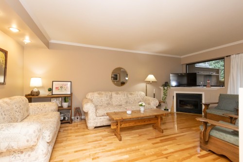 2050 Purcell Way, North Vancouver, BC 