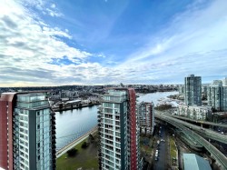 31**-33 Smithe Street  Vancouver, BC V6B 0B5