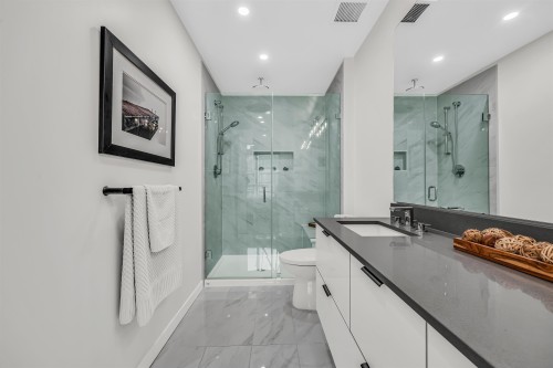 404-2632 Library Lane, North Vancouver, BC 