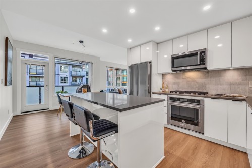 404-2632 Library Lane, North Vancouver, BC 