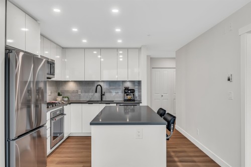 404-2632 Library Lane, North Vancouver, BC 