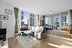 1901-4688 Kingsway  Burnaby, BC V5H 0E9