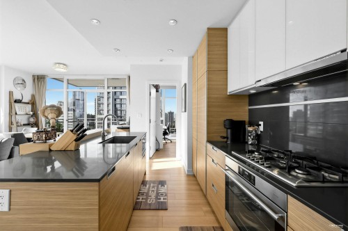 1901-4688 Kingsway, Burnaby, BC 