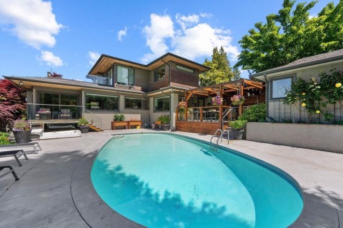 990 Jefferson Avenue, West Vancouver, BC 